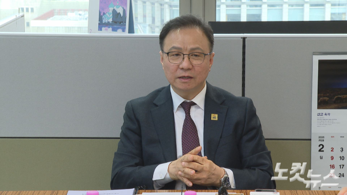 지난 해 10월 기독교대한감리회 제36회 행정총회에서 선교국 총무로 선출된 황병배 총무가 지난 달 28일 서울 종로구 세종대로 감리회본부에서 취임 후 첫 기자간담회를 열고, 선교 140주년 기념사업 취지와 교단 안팎의 현안들에 대한 생각을 밝히고 있다. 송주열 기자