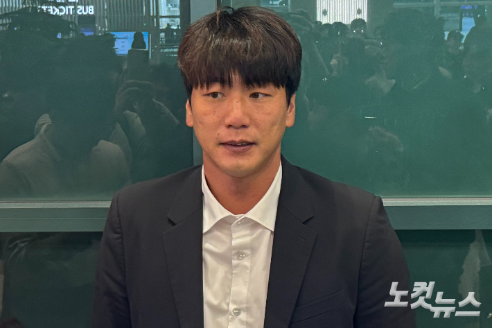 인터뷰하는 SSG 김광현. 이우섭 기자