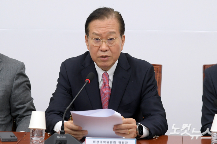 국민의힘 권영세 비대위원장이 6일 서울 여의도 국회에서 열린 비상대책위원회의에서 모두발언을 하고 있다. 윤창원 기자