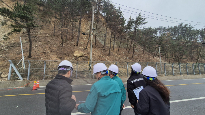지난해 해빙기 안전 점검 현장. 포항시 제공