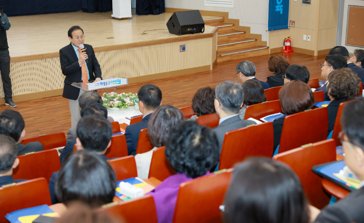  서거석 전북교육감이 6일 2025년 경영계획 발표회를 주재하고 있다. 전북교육청 제공
