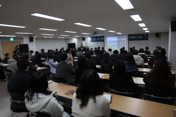 2026 여수세계섬박람회조직위원회는 지난 5일 여수엑스포컨벤션센터 세미나실에서 2026여수세계섬박람회 핵심사업 실행방안 연구용역 최종보고회를 개최했다. 섬박람회조직위 제공