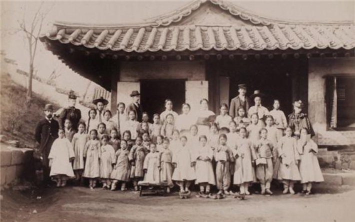 민노아와 백의소년 성가대. 청주성서신학원 제공