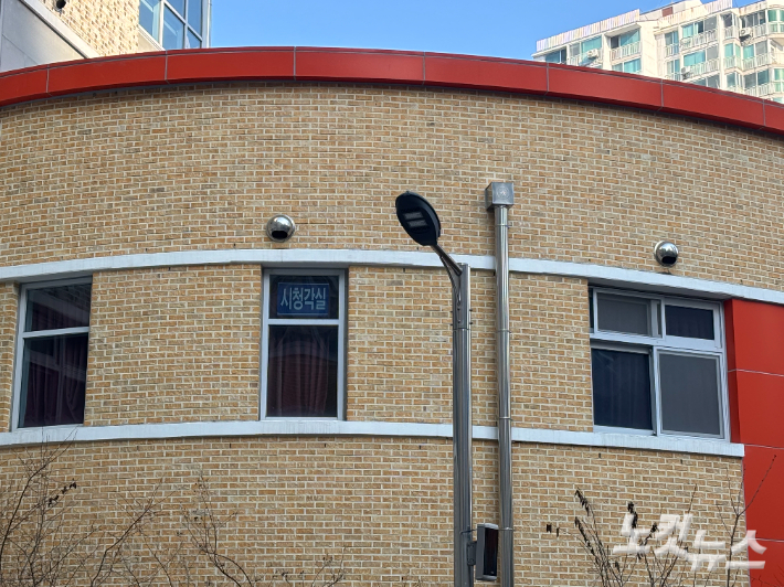 사건이 발생한 초등학교 2층 시청각실. 김미성 기자