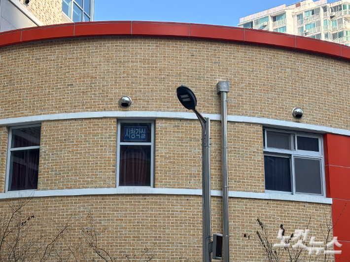 사건이 발생한 초등학교 2층 시청각실. 김미성 기자