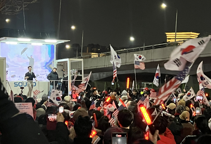 한남동 대통령 관저 앞 지지자 집회. 연합뉴스