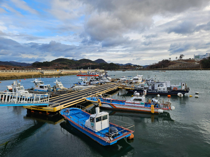 어선. 경남도청 제공 