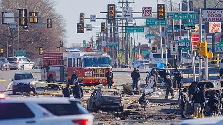 지난 1월 미국 필라델피아 항공기 추락 지점 사고 잔해. 연합뉴스