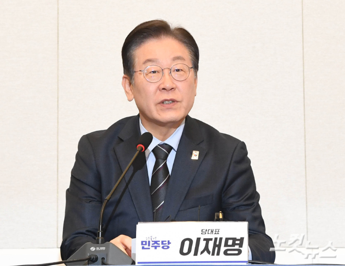 더불어민주당 이재명 대표가 9일 오후 국회에서 열린 '야5당 대표 비상시국 공동대응을 위한 원탁회의' 에 참석해 발언하고 있다. 황진환 기자