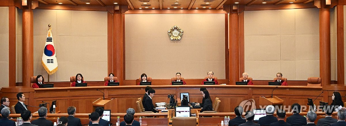 (서울=연합뉴스) 25일 서울 종로구 헌법재판소에서 열린 윤석열 대통령의 탄핵 심판 11차 변론에 헌법재판관들이 입장해 있다. 2025.2.25 [사진공동취재단] photo@yna.co.kr 연합뉴스