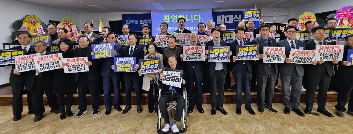 더불어민주당 전북특별자치도당 노인위원회가 9일 대한노인회 전주시지회 2층 강당에서 출범식을 성황리에 개최했다. 민주당 전북도당 제공