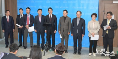 국민의힘 주진우 법률자문위원장 등 국조특위 위원들이 10일 서울 여의도 국회 소통관에서 