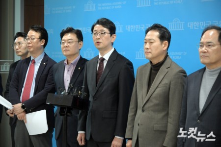 국민의힘 주진우 법률자문위원장 등 국조특위 위원들이 10일 서울 여의도 국회 소통관에서 