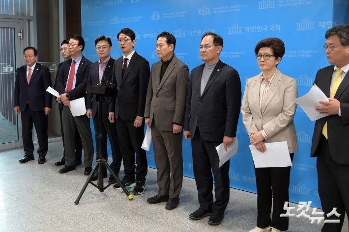 국민의힘 주진우 법률자문위원장 등 국조특위 위원들이 10일 서울 여의도 국회 소통관에서 