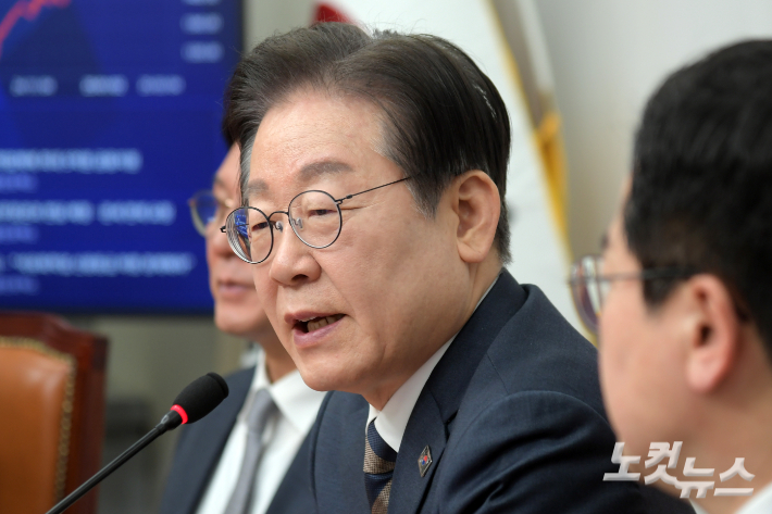 더불어민주당 이재명 대표가 10일 서울 여의도 국회에서 열린 최고위원회의에서 발언을 하고 있다. 윤창원 기자