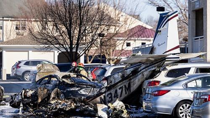 미 펜실베이니아주에서 추락한 경비행기 잔해. 연합뉴스