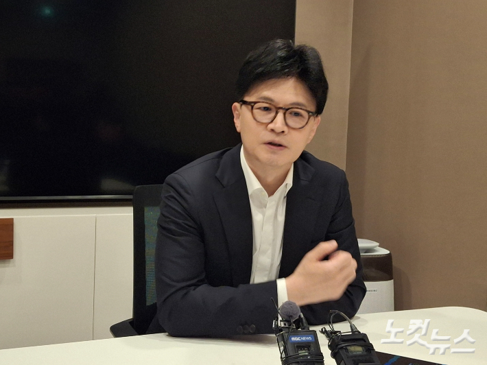 한동훈 국민의힘 전 대표가 10일 부산을 방문해 부산 기자들과 간담회를 하고 있다. 강민정 기자 