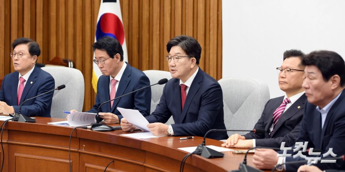 원내대책회의 주재하는 권성동 원내대표
