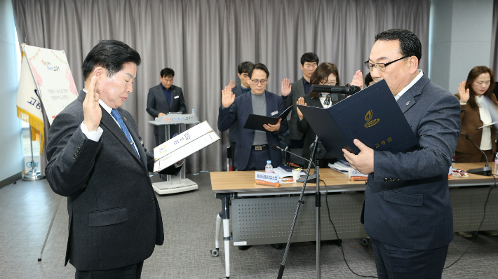 왼쪽부터 공영민 군수,  노연숙 기획실장. 고흥군 제공