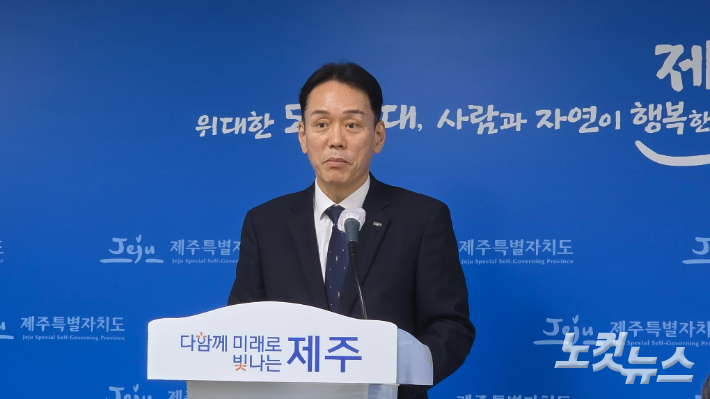 백경훈 제주개발공사 사장이 11일 제주도청 기자실에서 창립 30주년 기자회견을 하고 있다. 이인 기자 