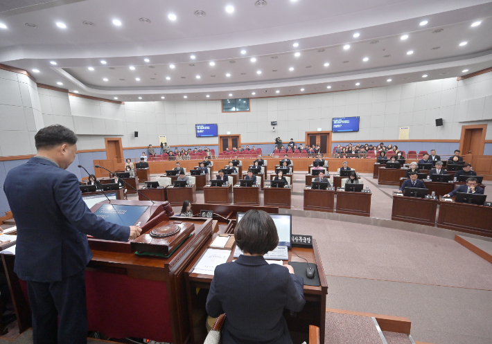 강릉시의회는 11일 제320회 임시회 제2차 본회의를 끝으로 7일간의 일정을 마무리했다. 강릉시의회 제공