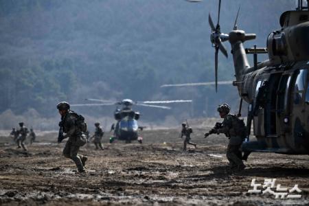 전술기동 훈련하는 한미 장병들