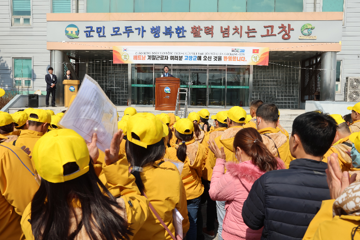 올해 첫 베트남 계절근로자가 고창군에 들어왔다. 고창군 제공