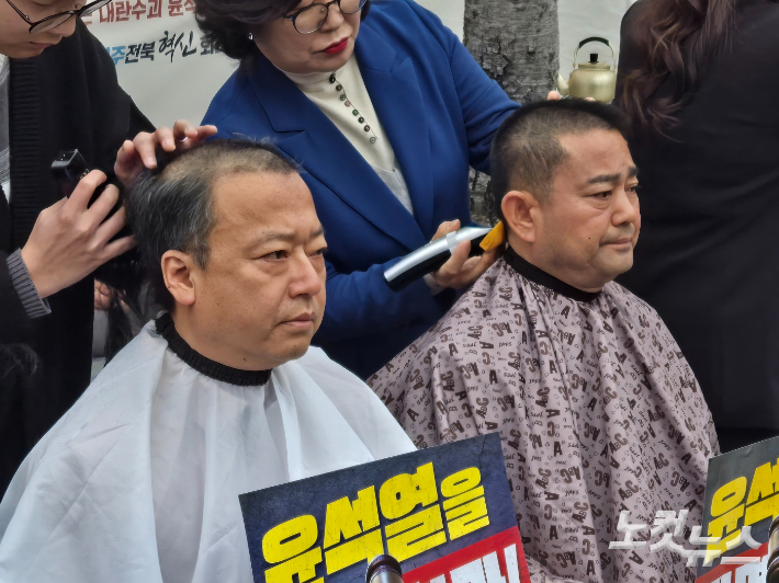 왼쪽부터 전주혁신회의 김동우 공동대표, 완주혁신회의 윤수봉 공동대표. 남승현 기자