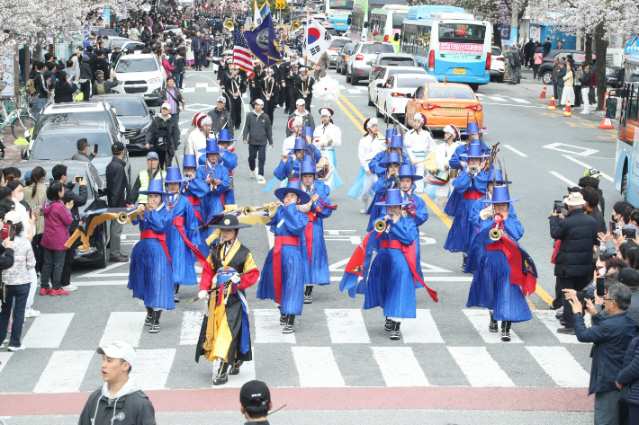 이충무공 승전행차 모습. 창원시 제공