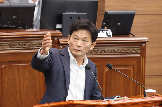 시정질의에 나선 박해정 창원시의원. 창원시의회 제공