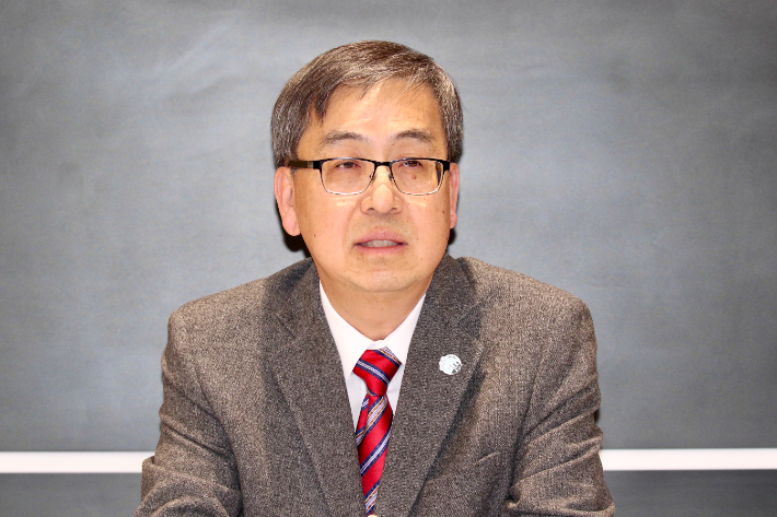 11일(현지시간) 코오롱티슈진 노문종 대표가 록빌 본사에서 취재진의 질문에 답하고 있다. 공동취재단