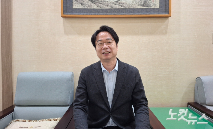 더불어민주당 이재성 부산시당위원장이 12일 오후 진행한 부산CBS와의 개별 인터뷰에서 내년 지방선거에서 부산시장에 출마하겠다는 강한 의지를 밝혔다. 강민정 기자