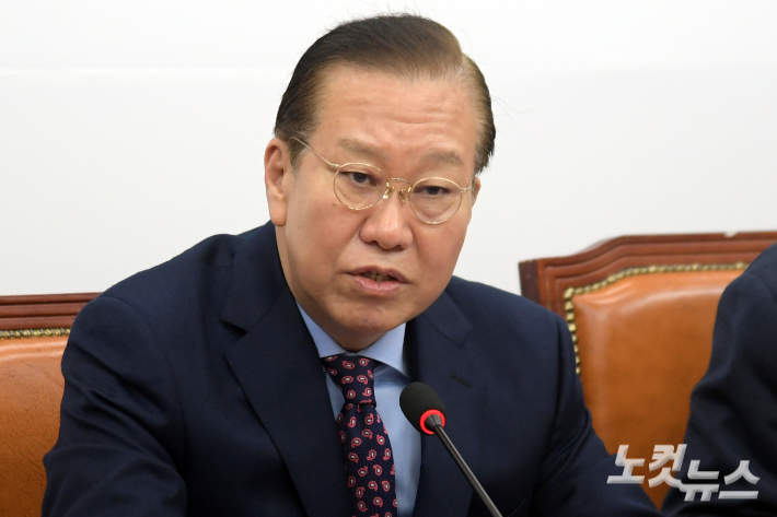 국민의힘 권영세 비대위원장이 13일 서울 여의도 국회에서 열린 비상대책위원회의에서 모두발언을 하고 있다. 윤창원 기자