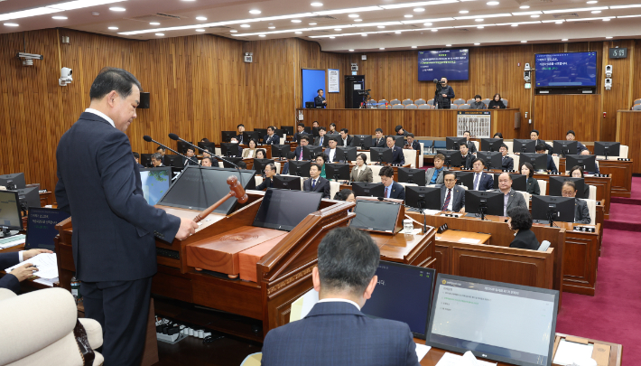 제335회 제1차 본회의 회의진행. 강원특별자치도의회 제공