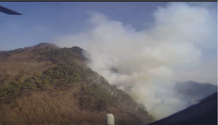 13일 오후 2시 29분쯤 강원 평창군 평창읍 마지리 인근 사유림에 불이 나 3시간 10여 분 만에 진화됐다. 동부지방산림청 제공 