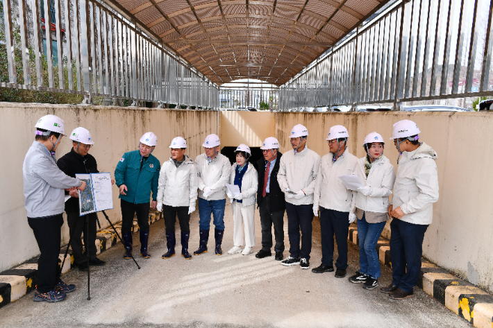 전남 여수시의회 해양도시건설위원회는 지난 13일 현장 활동을 벌였다. 여수시의회 제공