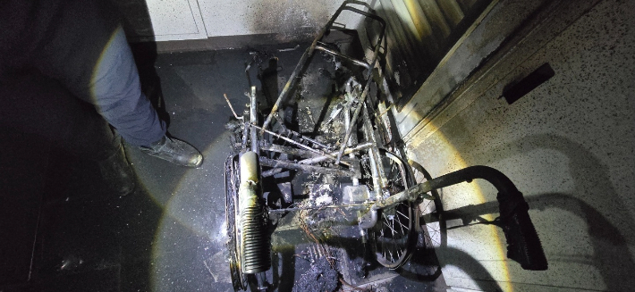 13일 부산 강서구 아파트 화재 현장. 부산소방재난본부 제공