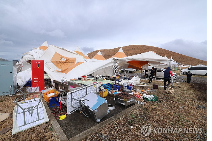 '말도 많고 탈도 많고'…강풍에 제주들불축제 전면 취소