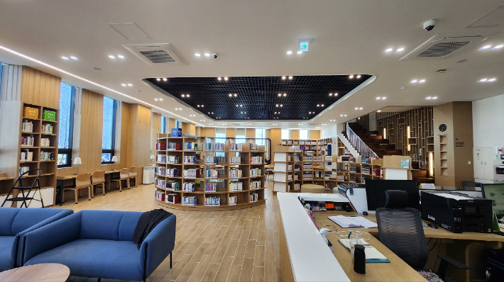 구룡포 해파랑문화쉼터 도서관. 포항시 제공