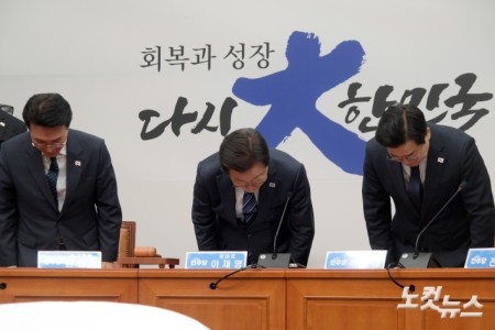 인사하는 이재명 대표-박찬대 원내대표