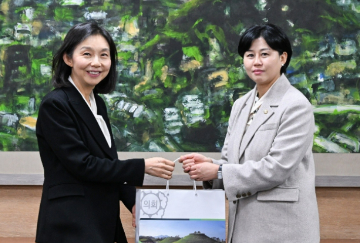 왼쪽부터 최호정 서울시의회 의장과 이세은 의원. 이세은 의원 제공