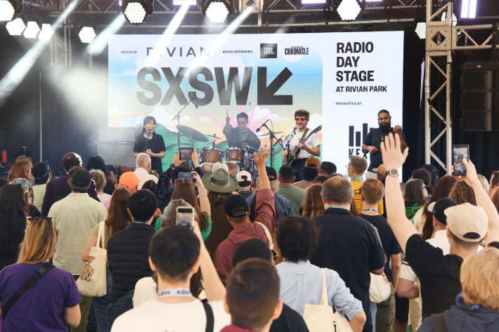 리비안 파크에서 공연이 진행되고 있다. 부산시 제공