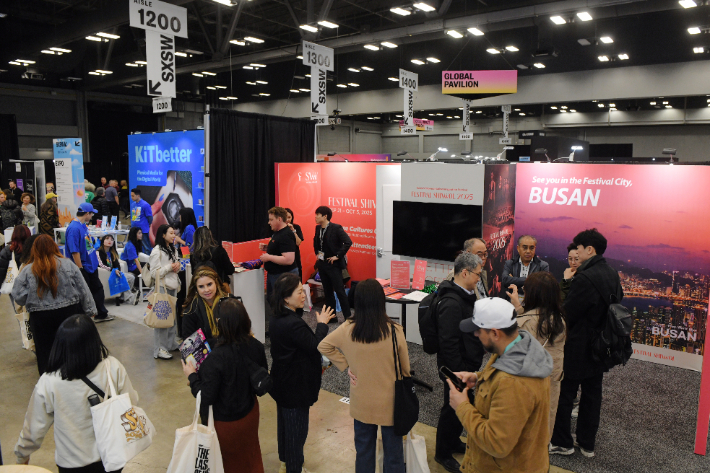 부산시가 마련한 페스티벌 시월 홍보관. 부산시 제공