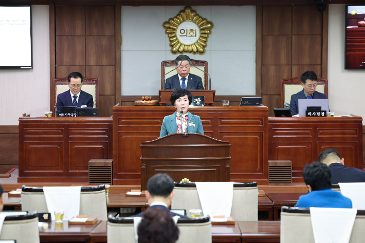 장경순 의원이 본회의장에서 발언하고 있다. 순천시의회 제공