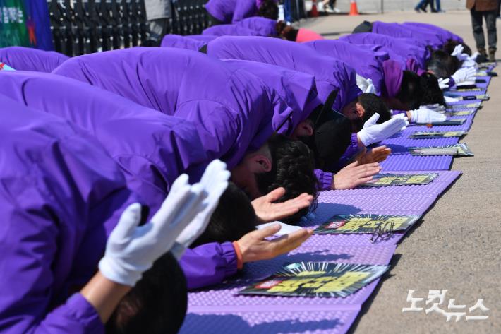 윤 대통령 파면 기원 159배하는 이태원 참사 유가족
