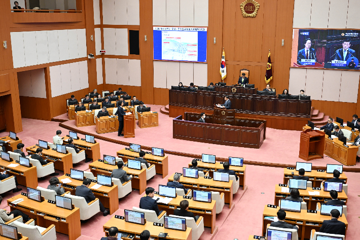 부산시의회 제327회 임시회. 부산시의회 제공