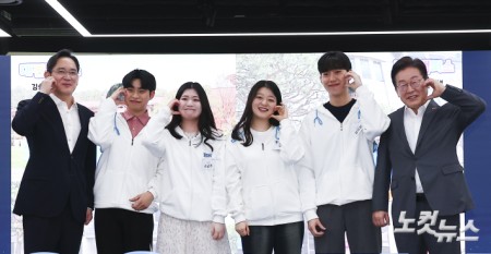 교육생들과 기념촬영하는 이재명 대표-이재용 삼성전자 회장