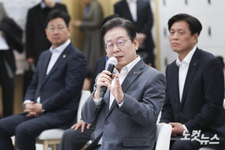 발언하는 이재명 대표