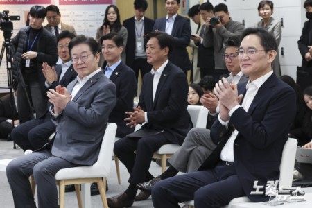 박수치는 이재용 회장과 이재명 대표