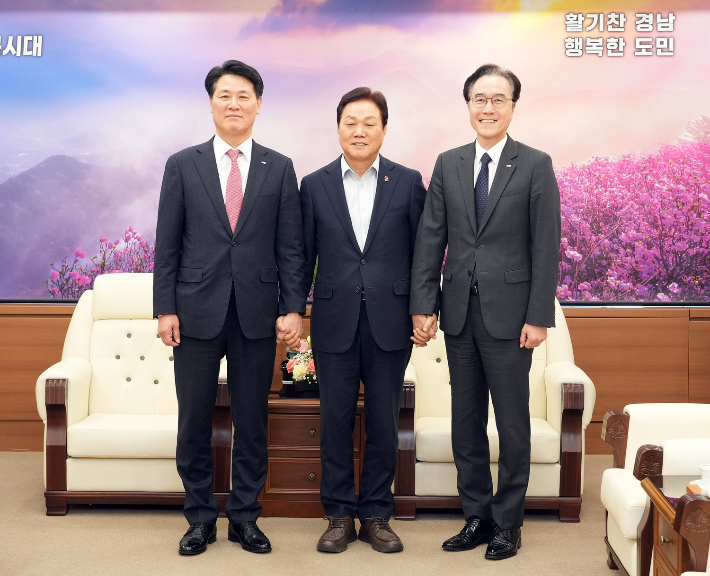 BNK경남은행 김태한 내정자, 경상남도 박완수 도지사, BNK경남은행 예경탁 은행장(사진 왼쪽부터). BNK경남은행 제공